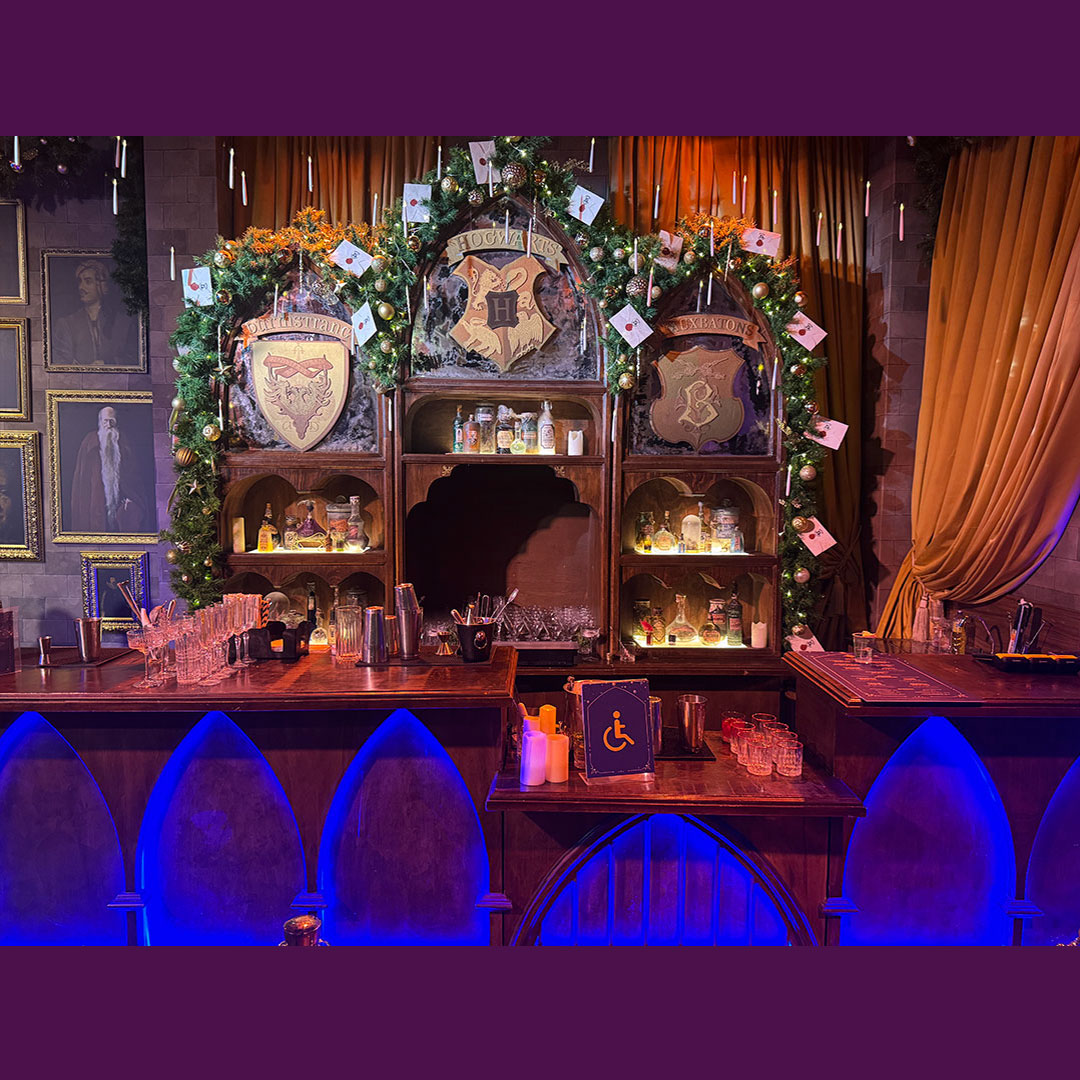 Pré-Show (Sala 05 - Mesa com Comidas e Bar)